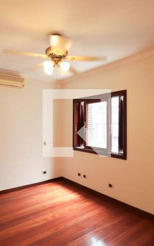 Casa de condomínio à venda com 378m², 3 quartos e 6 vagas Casa de condomínio à venda com 378m², 3 quartos e 6 vagasSuíte 3