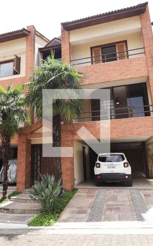 Casa de condomínio à venda com 378m², 3 quartos e 6 vagas Casa de condomínio à venda com 378m², 3 quartos e 6 vagasFachada