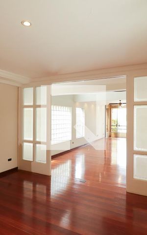 Casa de condomínio à venda com 378m², 3 quartos e 6 vagas Casa de condomínio à venda com 378m², 3 quartos e 6 vagasSala