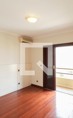 Casa de condomínio à venda com 378m², 3 quartos e 6 vagas Casa de condomínio à venda com 378m², 3 quartos e 6 vagasSuíte 2