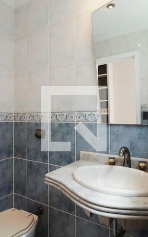 Casa de condomínio à venda com 378m², 3 quartos e 6 vagas Casa de condomínio à venda com 378m², 3 quartos e 6 vagasLavabo