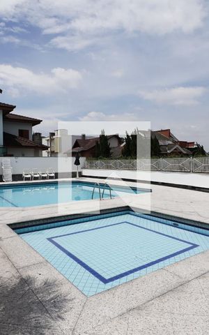 Casa de condomínio à venda com 378m², 3 quartos e 6 vagas Casa de condomínio à venda com 378m², 3 quartos e 6 vagasPiscina