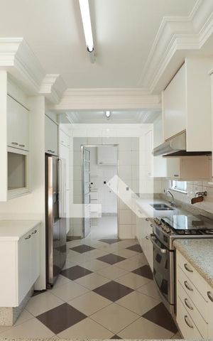 Casa de condomínio à venda com 378m², 3 quartos e 6 vagas Casa de condomínio à venda com 378m², 3 quartos e 6 vagasCozinha