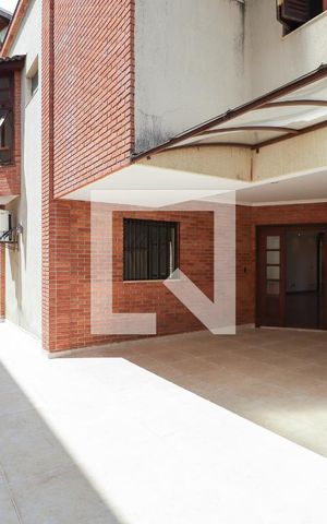 Casa de condomínio à venda com 378m², 3 quartos e 6 vagas Casa de condomínio à venda com 378m², 3 quartos e 6 vagasChurrasqueira