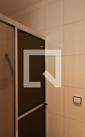 Casa de condomínio à venda com 378m², 3 quartos e 6 vagas Casa de condomínio à venda com 378m², 3 quartos e 6 vagasBanheiro de Serviço