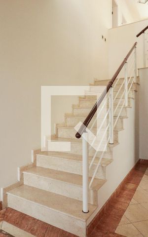 Casa de condomínio à venda com 378m², 3 quartos e 6 vagas Casa de condomínio à venda com 378m², 3 quartos e 6 vagasEntrada