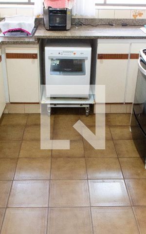 Casa à venda com 778m², 4 quartos e 5 vagas Casa à venda com 778m², 4 quartos e 5 vagasCOZINHA