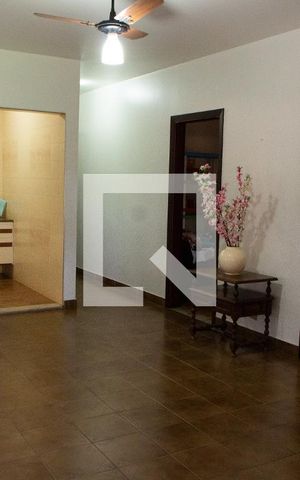 Casa à venda com 778m², 4 quartos e 5 vagas Casa à venda com 778m², 4 quartos e 5 vagasHALL/SALA DE TV