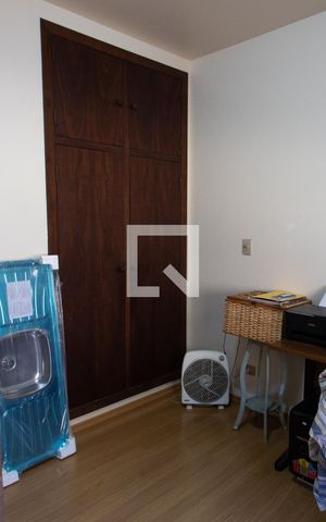 Casa à venda com 778m², 4 quartos e 5 vagas Casa à venda com 778m², 4 quartos e 5 vagasQUARTO 4