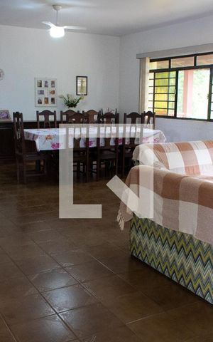 Casa à venda com 778m², 4 quartos e 5 vagas Casa à venda com 778m², 4 quartos e 5 vagasSALA