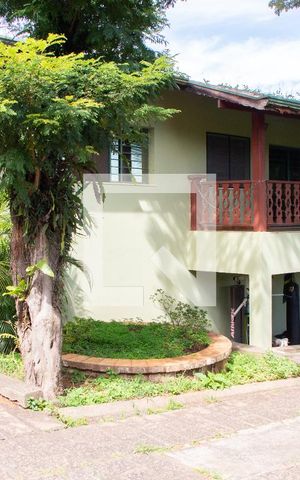 Casa à venda com 778m², 4 quartos e 5 vagas Casa à venda com 778m², 4 quartos e 5 vagasFACHADA LATERAL