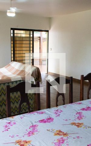 Casa à venda com 778m², 4 quartos e 5 vagas Casa à venda com 778m², 4 quartos e 5 vagasSALA