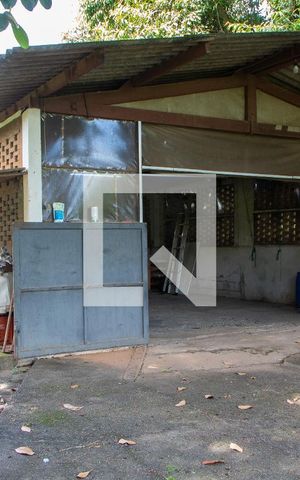 Casa à venda com 778m², 4 quartos e 5 vagas Casa à venda com 778m², 4 quartos e 5 vagasÁREA EXTERNA - BARRACÃO
