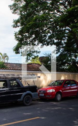 Casa à venda com 778m², 4 quartos e 5 vagas Casa à venda com 778m², 4 quartos e 5 vagasFACHADA