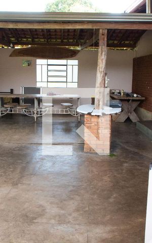 Casa à venda com 778m², 4 quartos e 5 vagas Casa à venda com 778m², 4 quartos e 5 vagasCHURRASQUEIRA