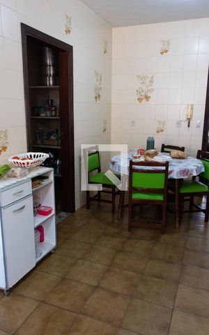 Casa à venda com 778m², 4 quartos e 5 vagas Casa à venda com 778m², 4 quartos e 5 vagasCOZINHA