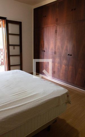 Casa à venda com 778m², 4 quartos e 5 vagas Casa à venda com 778m², 4 quartos e 5 vagasSUITE