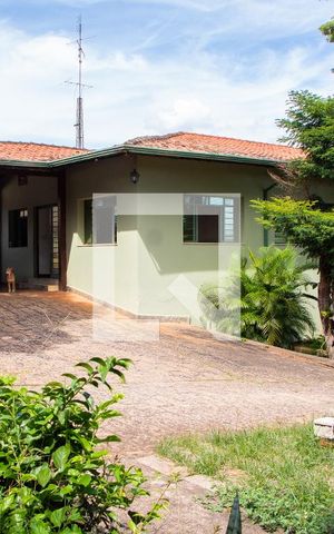 Casa à venda com 778m², 4 quartos e 5 vagas Casa à venda com 778m², 4 quartos e 5 vagasFACHADA