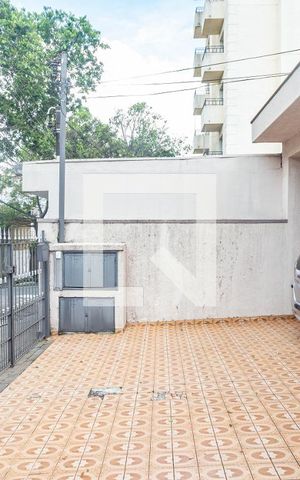 Casa à venda com 700m², 2 quartos e 2 vagas Casa à venda com 700m², 2 quartos e 2 vagasGaragem
