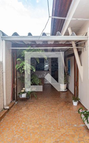 Casa à venda com 700m², 2 quartos e 2 vagas Casa à venda com 700m², 2 quartos e 2 vagasQuintal