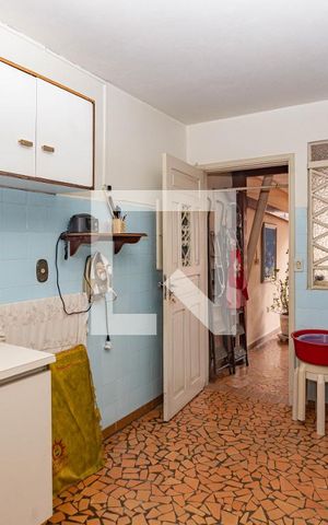 Casa à venda com 700m², 2 quartos e 2 vagas Casa à venda com 700m², 2 quartos e 2 vagasÁrea de Serviço