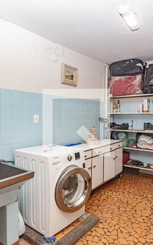 Casa à venda com 700m², 2 quartos e 2 vagas Casa à venda com 700m², 2 quartos e 2 vagasÁrea de Serviço