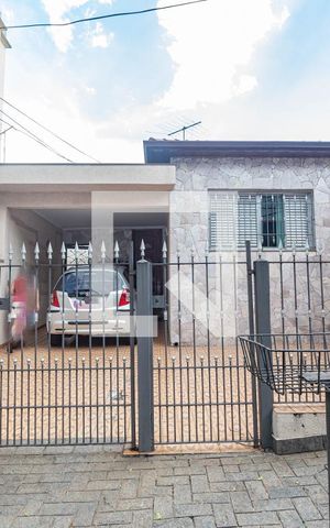 Casa à venda com 700m², 2 quartos e 2 vagas Casa à venda com 700m², 2 quartos e 2 vagasFachada