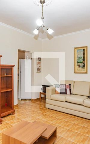 Casa à venda com 700m², 2 quartos e 2 vagas Casa à venda com 700m², 2 quartos e 2 vagasSala