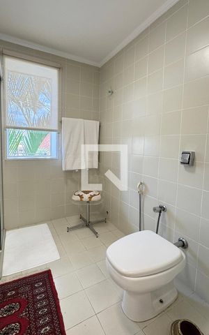 Casa de condomínio à venda com 317m², 3 quartos e 2 vagasBanheiro Corredor