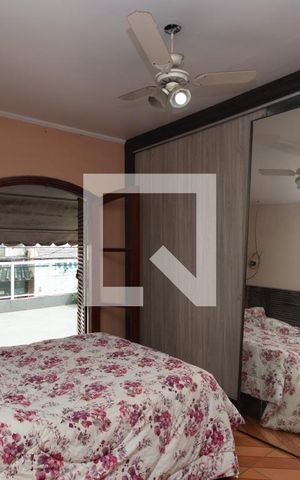 Casa à venda com 200m², 3 quartos e 2 vagas Casa à venda com 200m², 3 quartos e 2 vagasQuarto Suíte