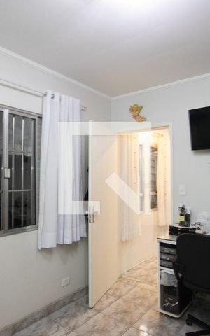 Casa à venda com 180m², 3 quartos e 4 vagas Casa à venda com 180m², 3 quartos e 4 vagasQuarto 3