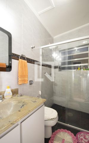 Casa à venda com 180m², 3 quartos e 4 vagas Casa à venda com 180m², 3 quartos e 4 vagasBanheiro 2