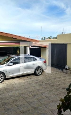 Casa à venda com 279m², 4 quartos e 4 vagas