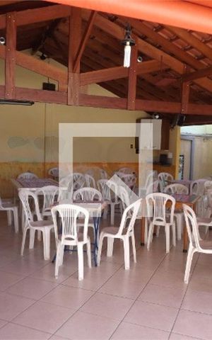 Casa à venda com 279m², 4 quartos e 4 vagas