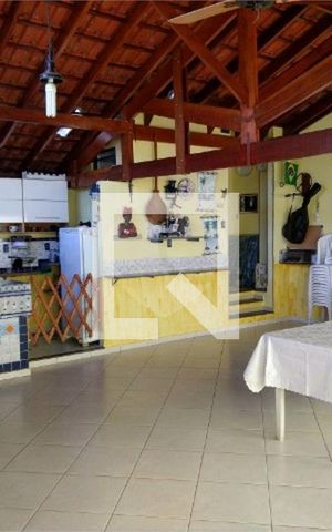 Casa à venda com 279m², 4 quartos e 4 vagas