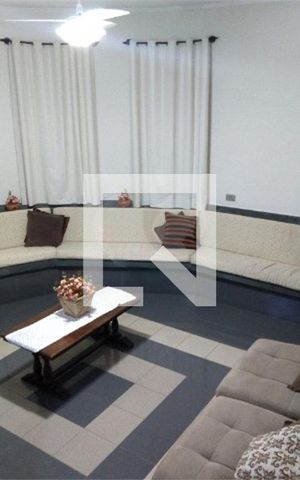 Casa à venda com 279m², 4 quartos e 4 vagas