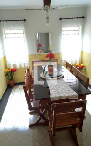 Casa à venda com 279m², 4 quartos e 4 vagas