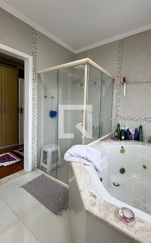 Casa de condomínio à venda com 360m², 5 quartos e 6 vagasBanheiro da Suíte 1