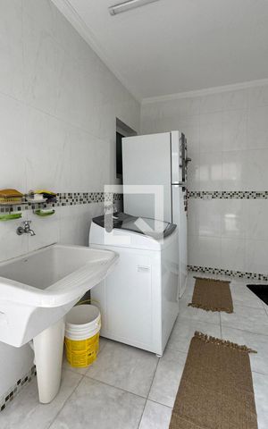 Casa de condomínio à venda com 360m², 5 quartos e 6 vagasÁrea de Serviço