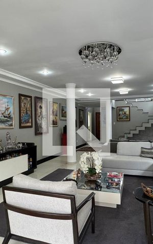 Casa de condomínio à venda com 360m², 5 quartos e 6 vagasSala