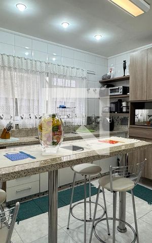 Casa de condomínio à venda com 360m², 5 quartos e 6 vagasCozinha