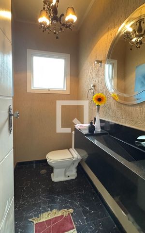 Casa de condomínio à venda com 360m², 5 quartos e 6 vagasLavabo
