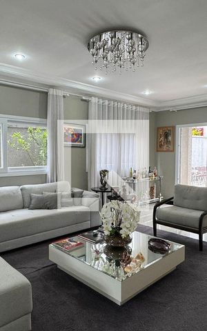 Casa de condomínio à venda com 360m², 5 quartos e 6 vagasSala