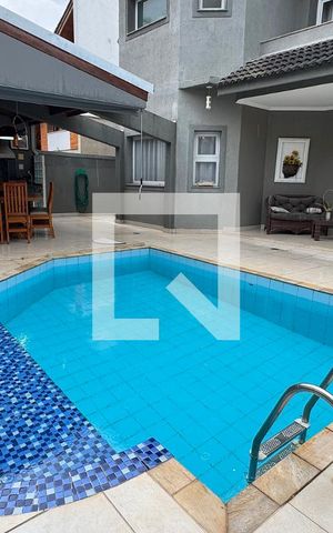 Casa de condomínio à venda com 360m², 5 quartos e 6 vagasPiscina