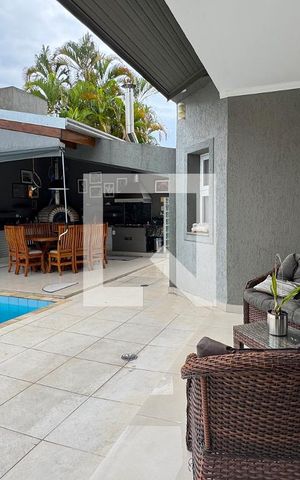 Casa de condomínio à venda com 360m², 5 quartos e 6 vagasPiscina