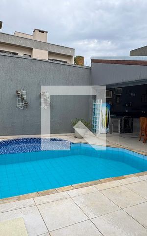 Casa de condomínio à venda com 360m², 5 quartos e 6 vagasPiscina