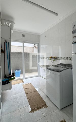 Casa de condomínio à venda com 360m², 5 quartos e 6 vagasÁrea de Serviço