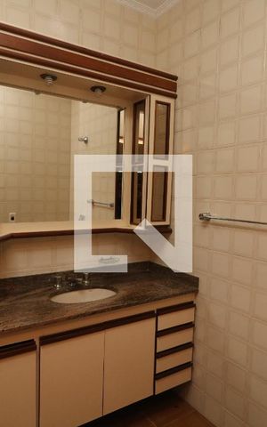 Casa à venda com 300m², 3 quartos e 3 vagasBanheiro da Suíte