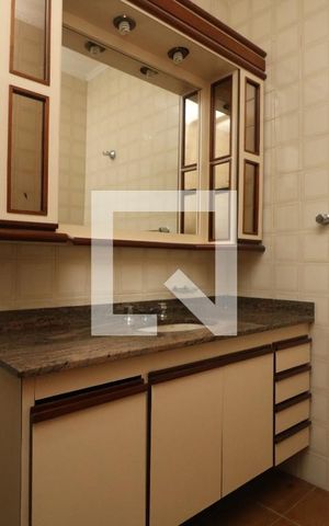 Casa à venda com 300m², 3 quartos e 3 vagasBanheiro da Suíte