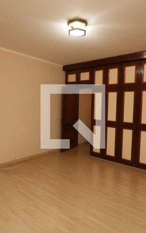 Casa à venda com 300m², 3 quartos e 3 vagasSuíte
